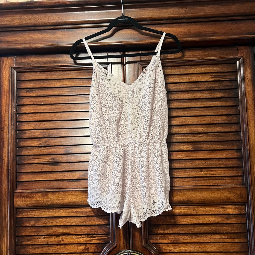 Victoria's Secret Lingerie Lace Eyelet Cami Shorts Romper in Size Womens Small